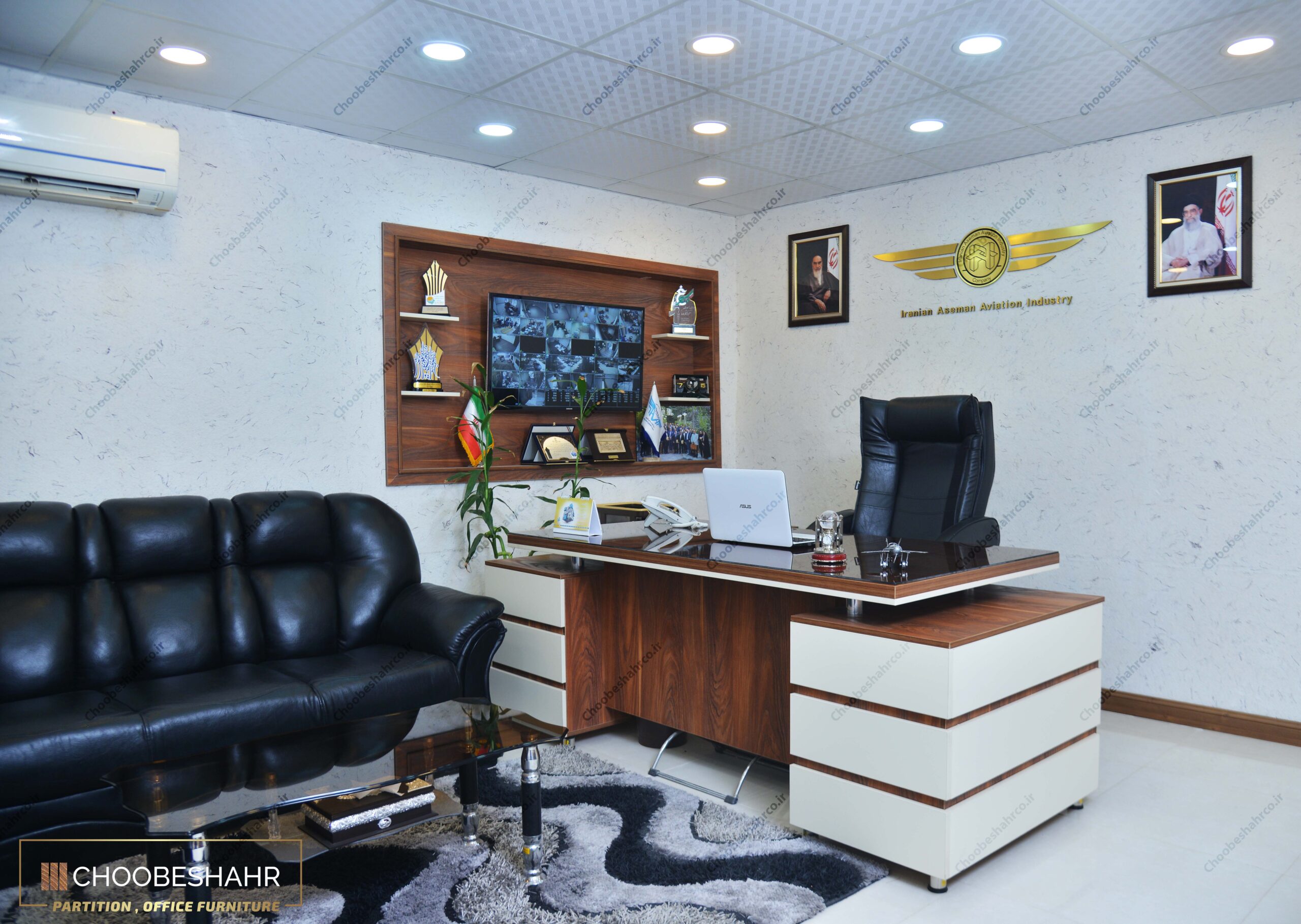 میز مدیریت اتاق مدیریت دانشگاه آسمان ایرانیان