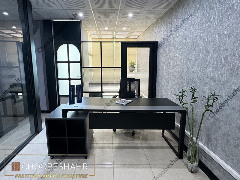 میز کارشناسی ED-107 با رنگ بندی مشکی - طوسی با ابعاد صفحه تحریر 70*180
